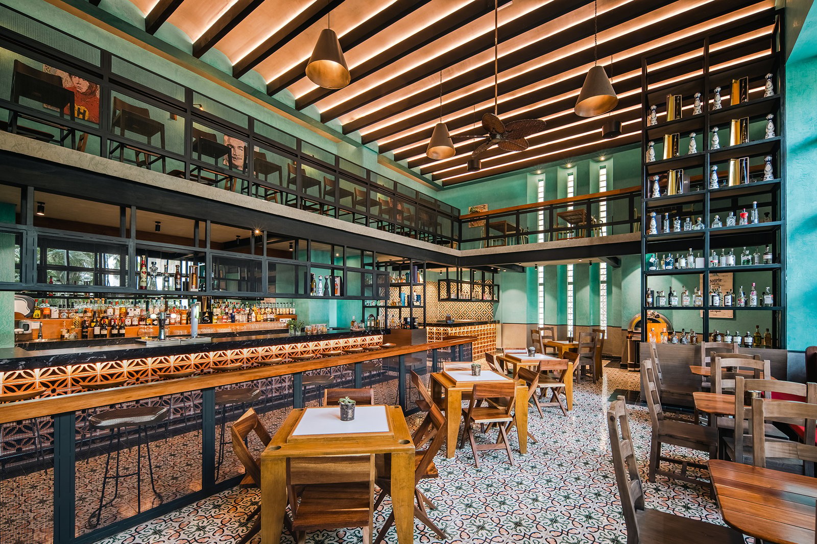 Atelier Playa Mujeres, at the table