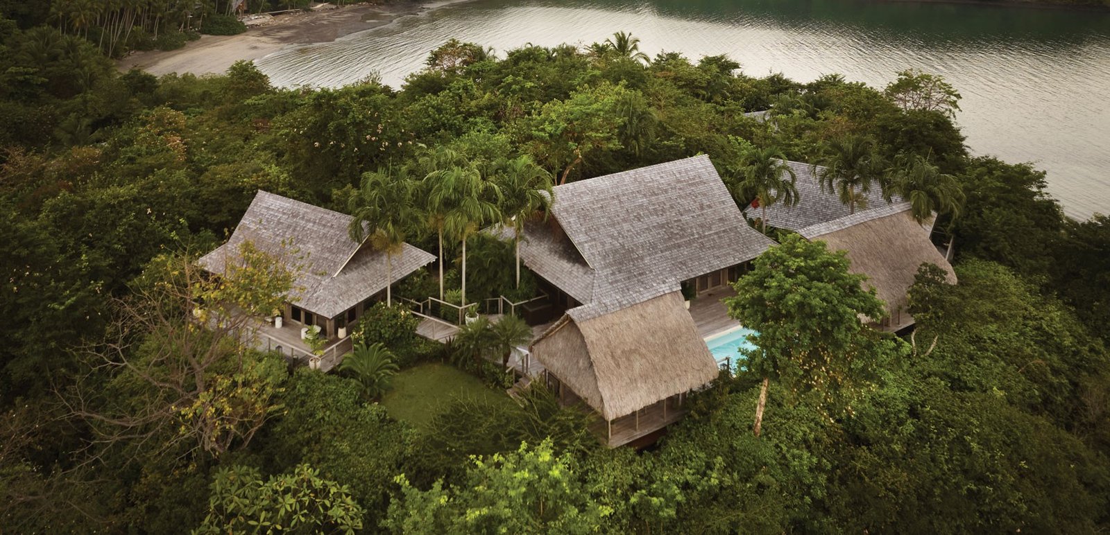 Islas Secas Resort, backstory