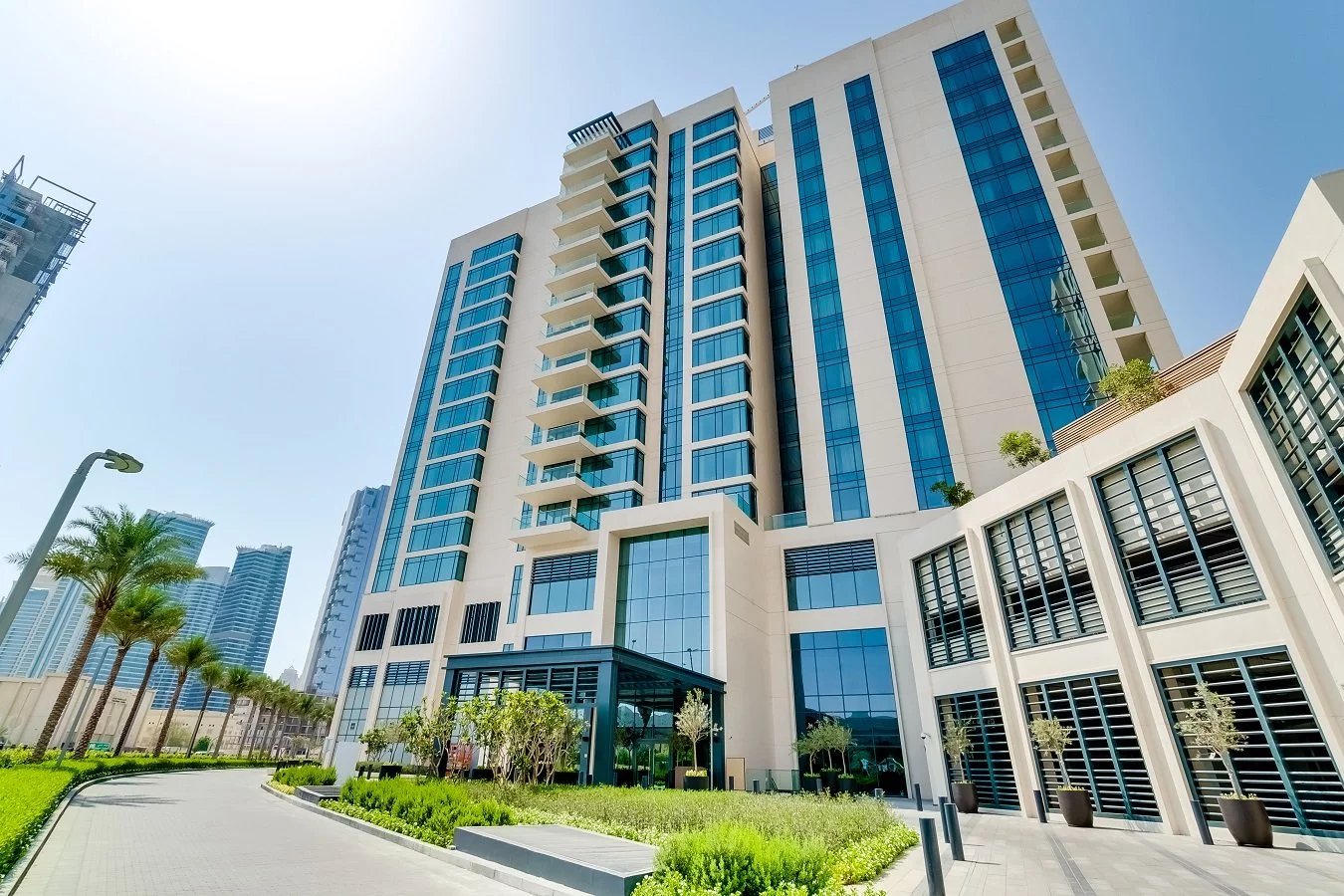 Vida Emirates Hills, backstory