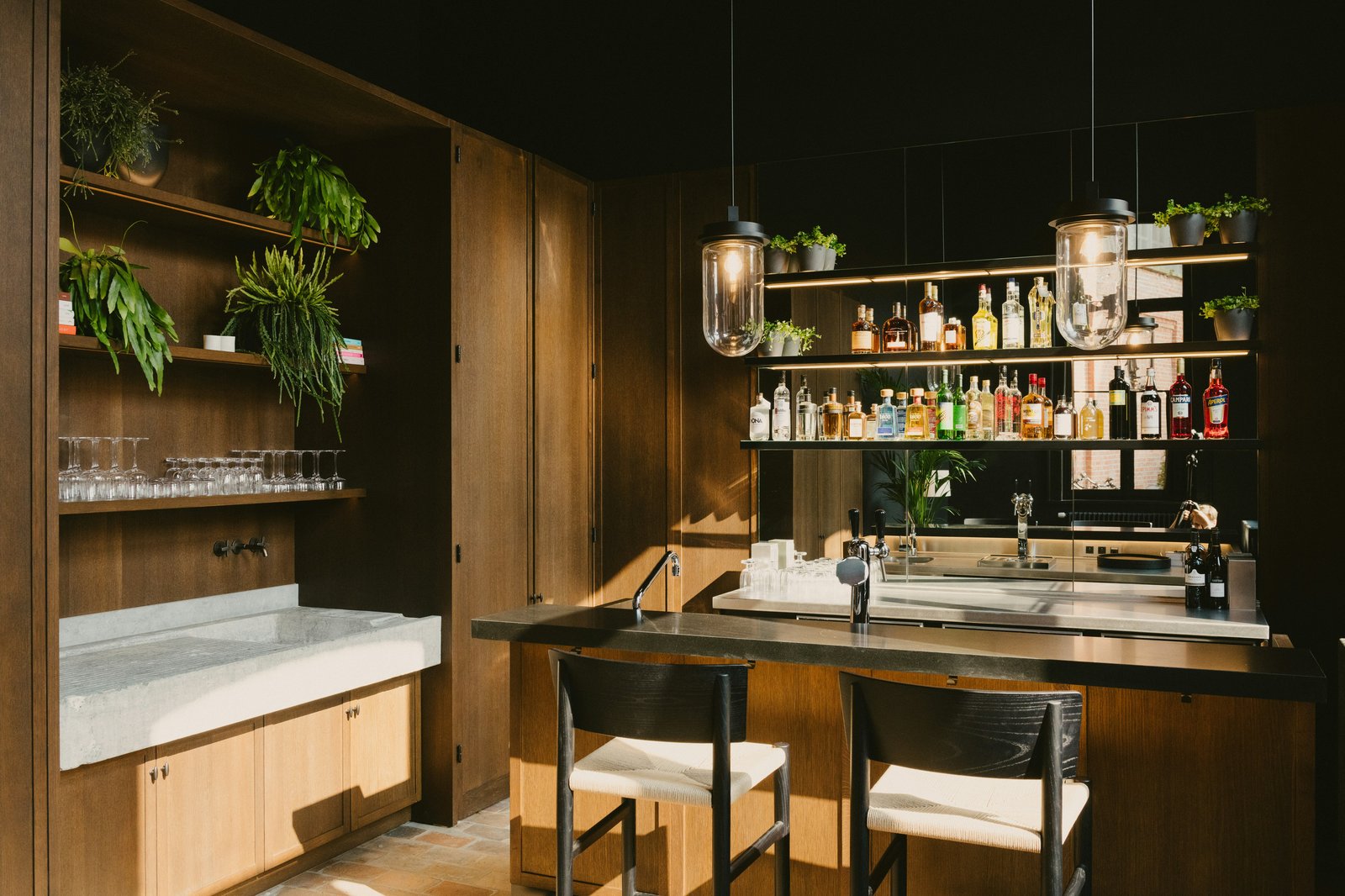 August, august bar & lounge