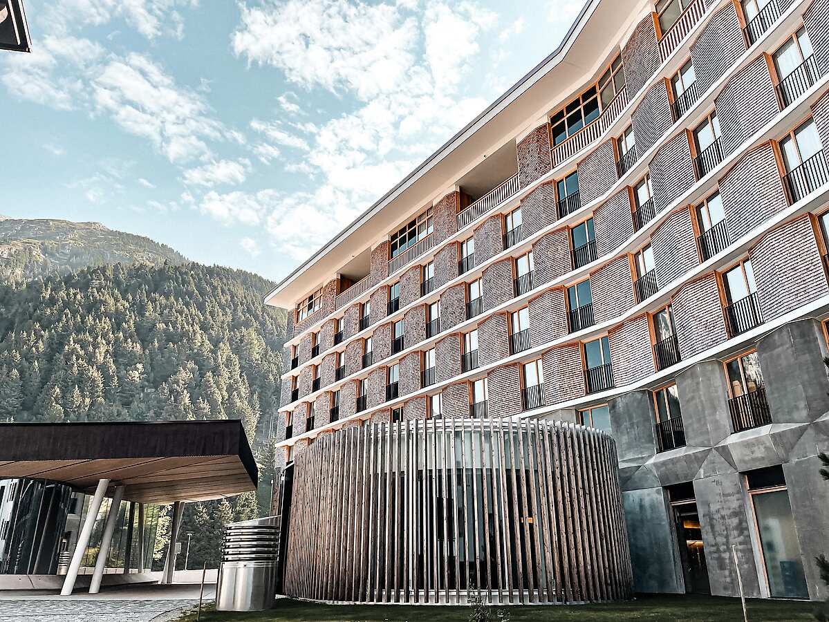 Radisson Blu Hotel Reussen, Andermatt, backstory