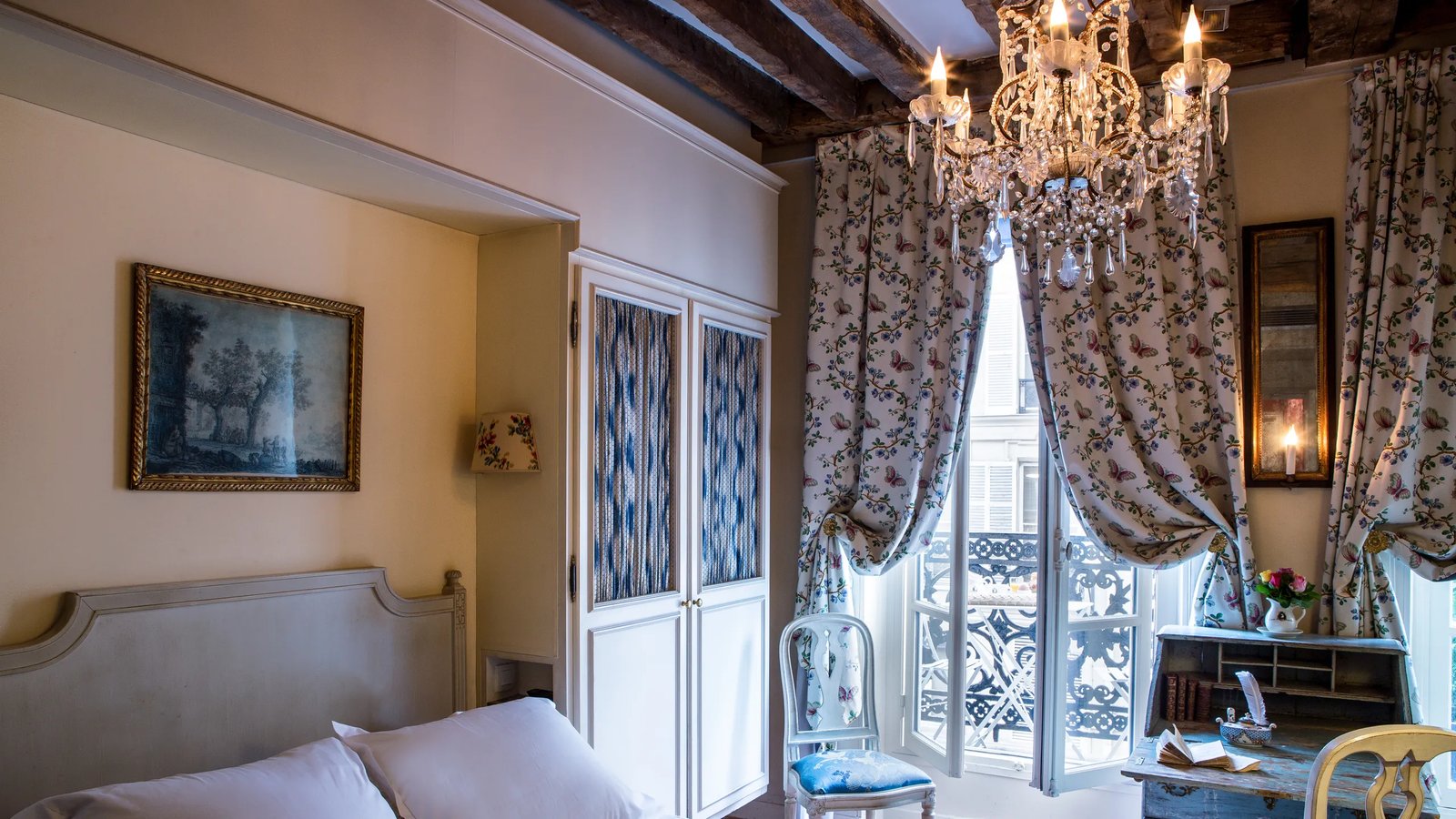 Le Caron de Beaumarchais — rooms