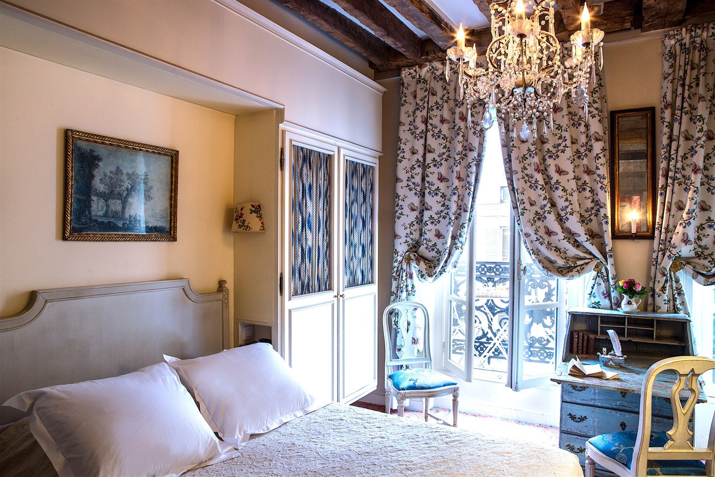 Le Caron de Beaumarchais — rooms