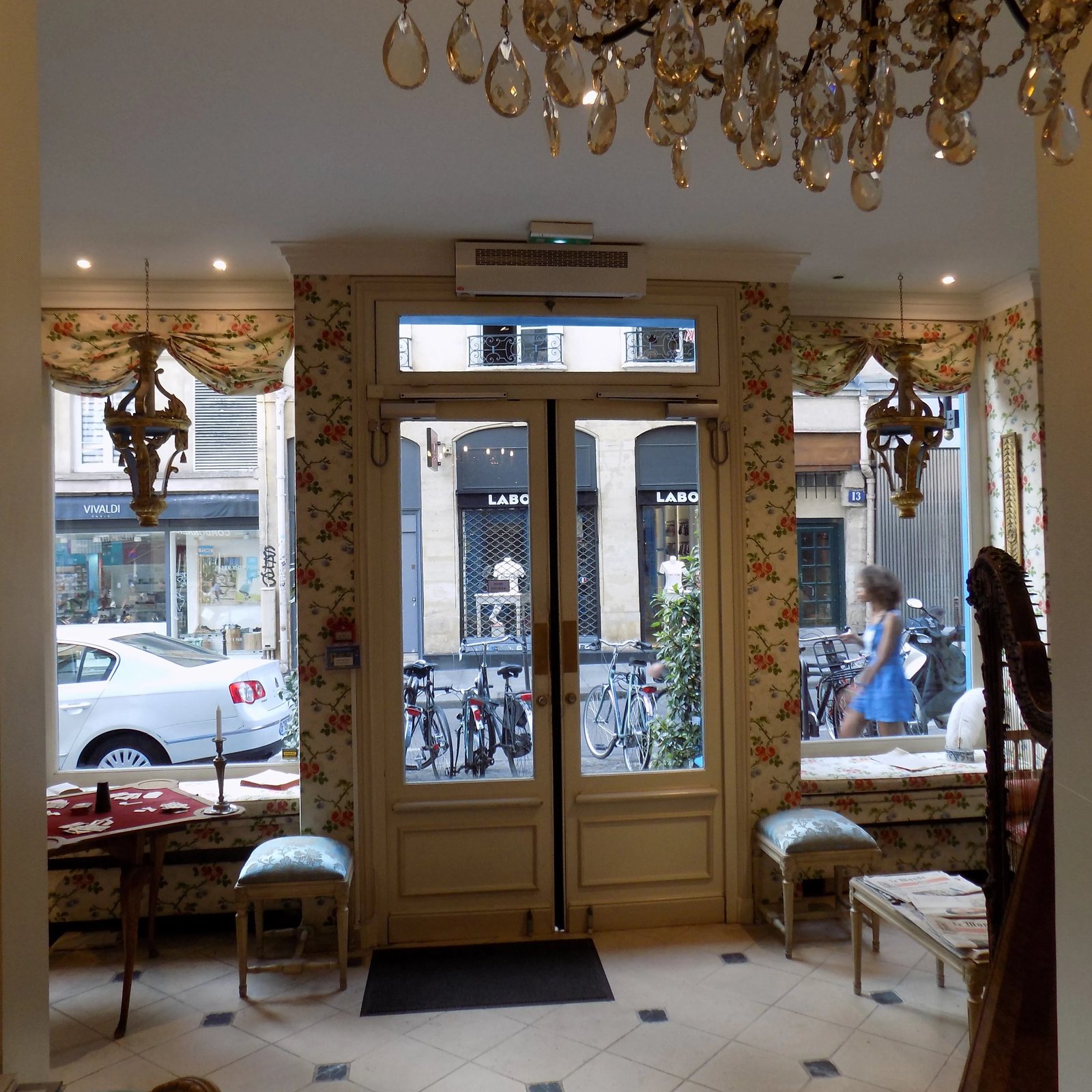 Le Caron de Beaumarchais — vibe