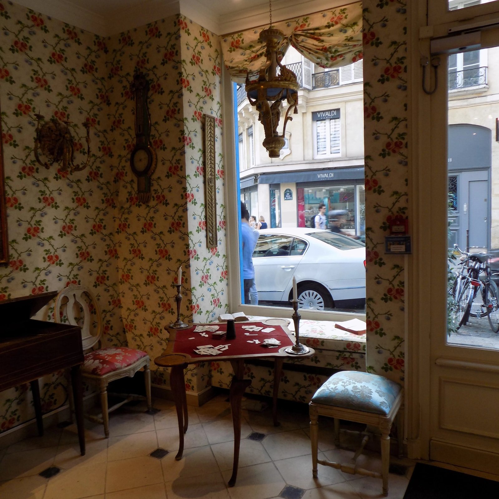 Le Caron de Beaumarchais — eat & drink