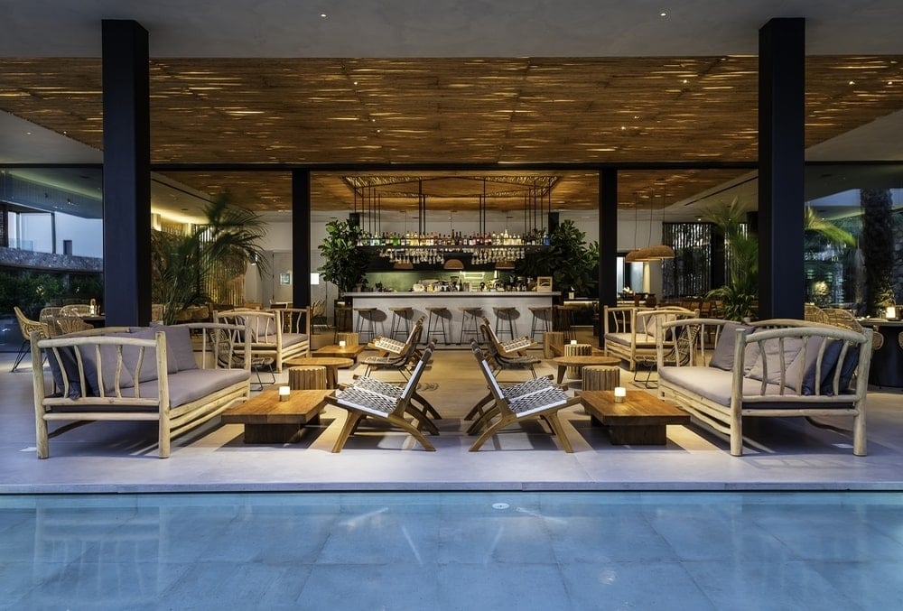 Caravia Beach Hotel, at the table