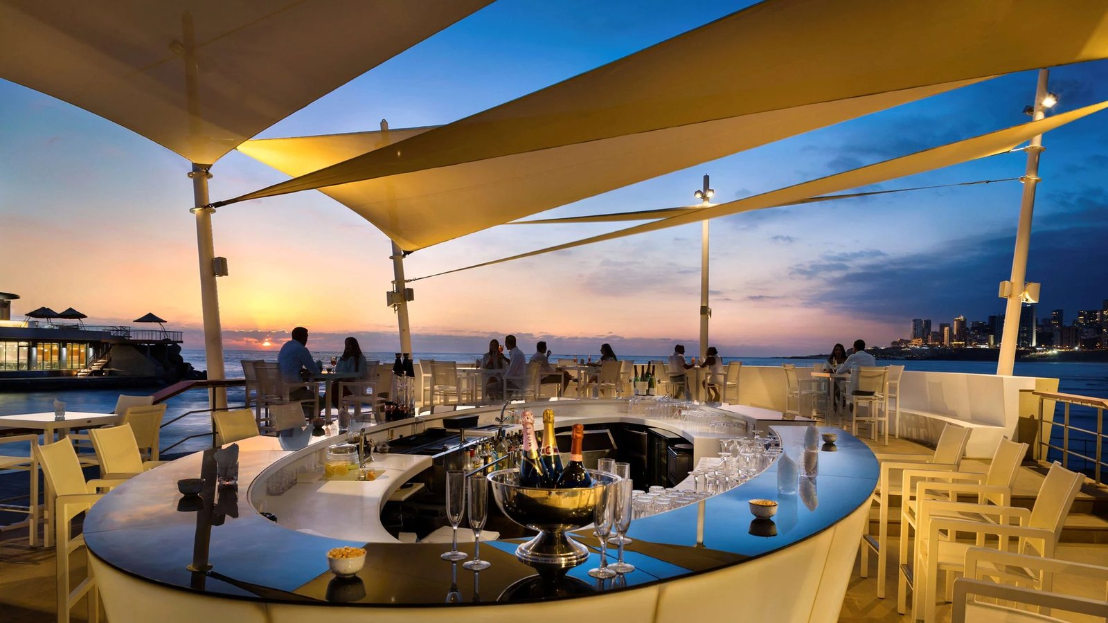 Kempinski Summerland Hotel & Resort, jet bar