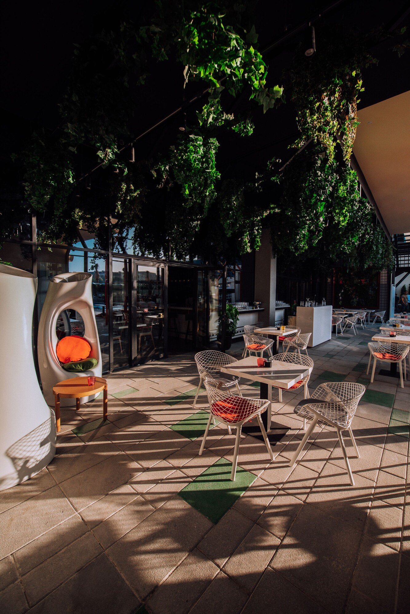 Studio One Hotel, eat & drink