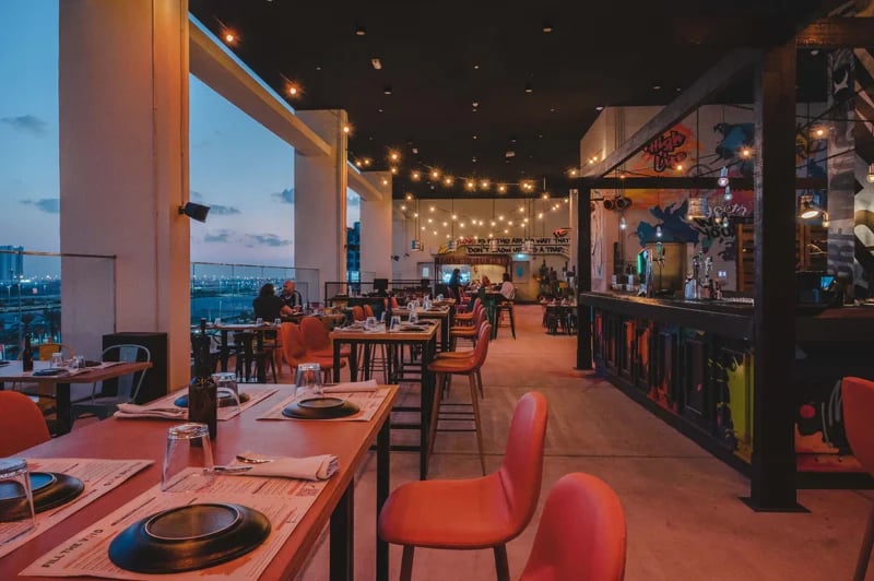 Studio One Hotel, eat & drink