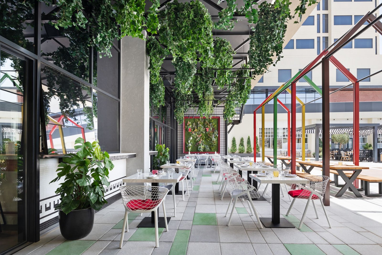 Studio One Hotel, eat & drink
