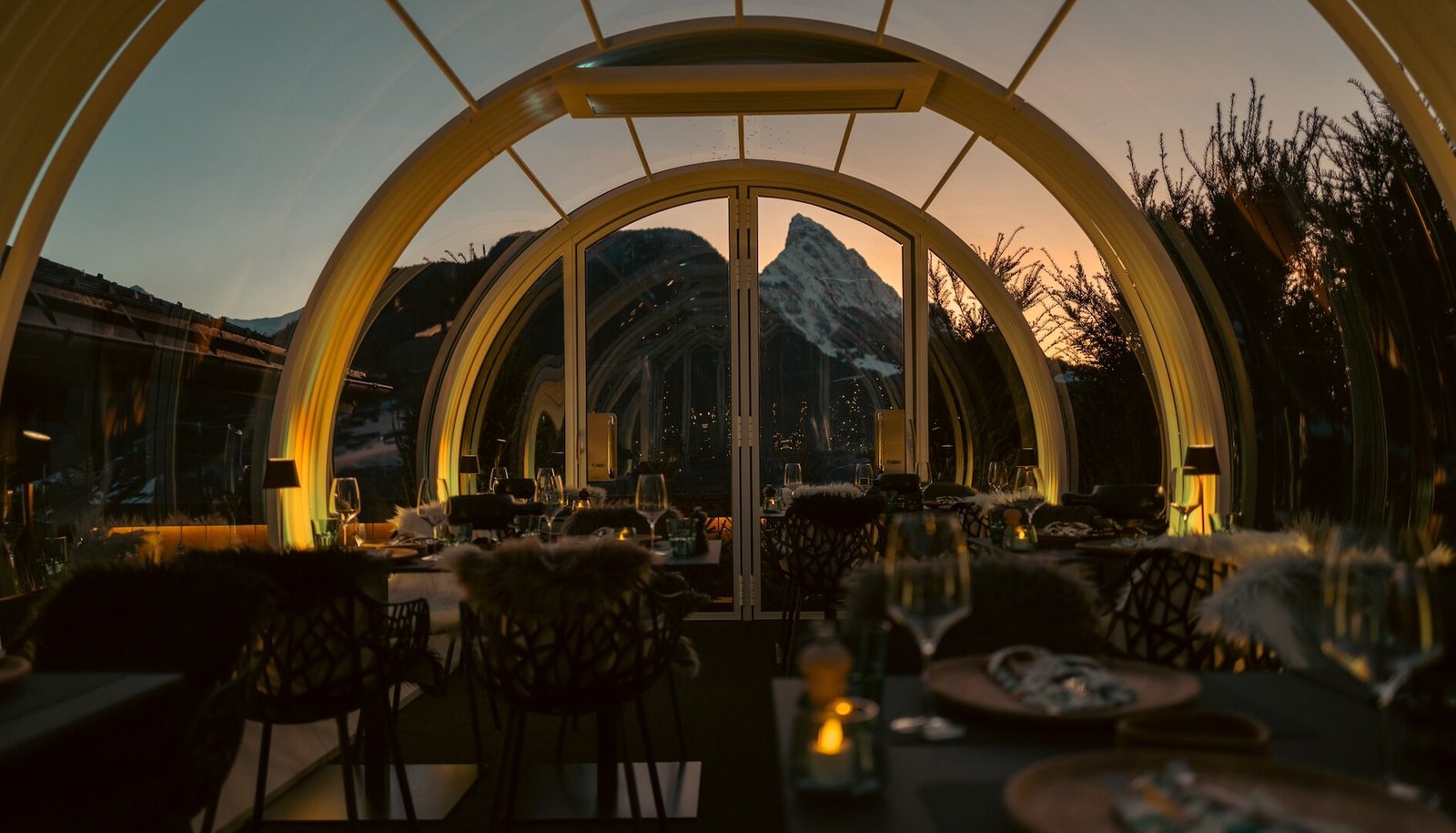 Huus Gstaad Hotel, at the table
