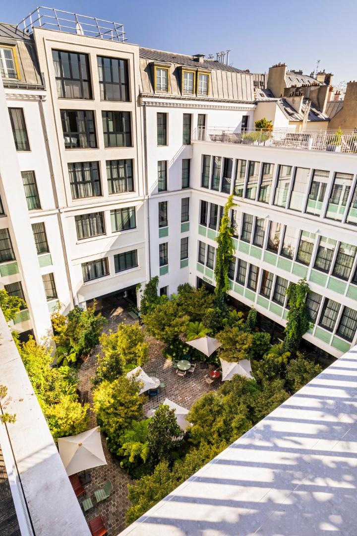 Le Grand Quartier — backstory