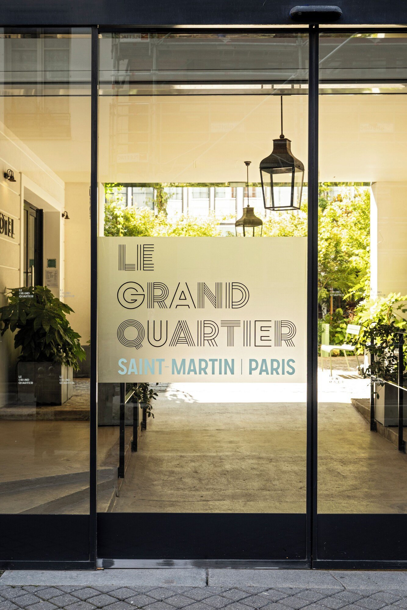 Le Grand Quartier — backstory