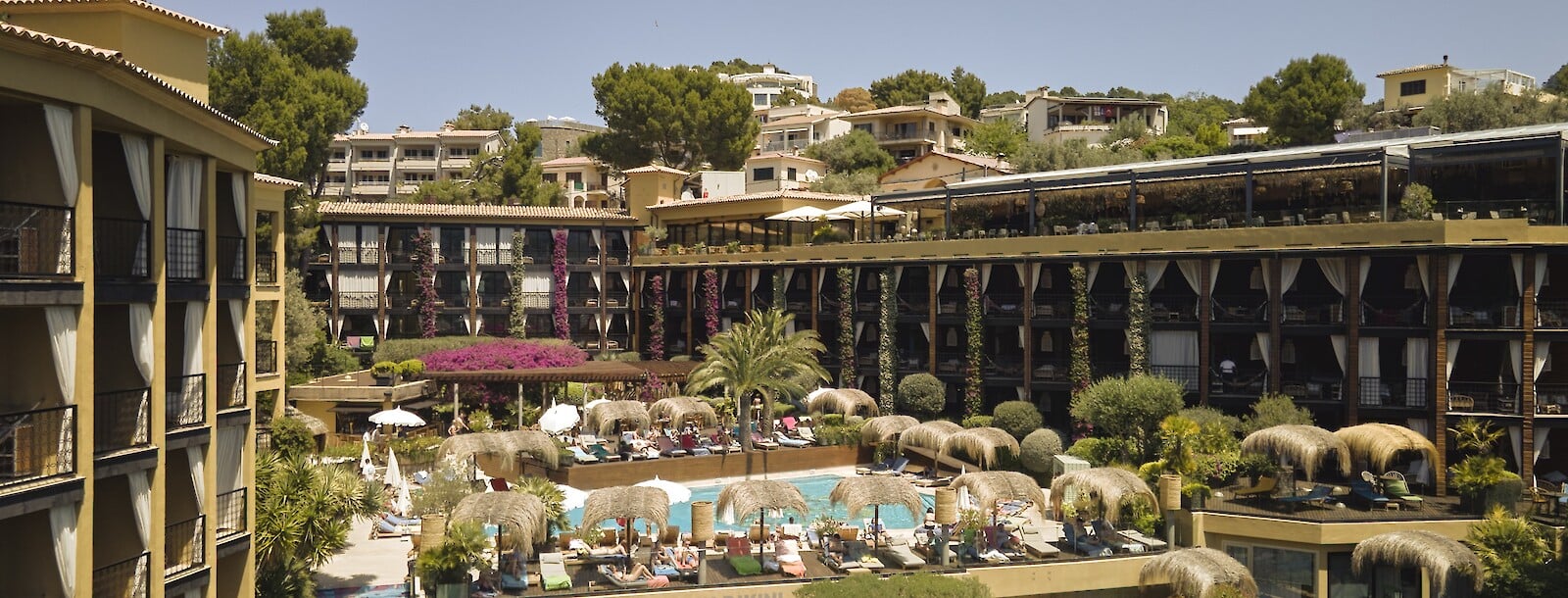 Bikini Island & Mountain Hotel Port de Sóller, backstory