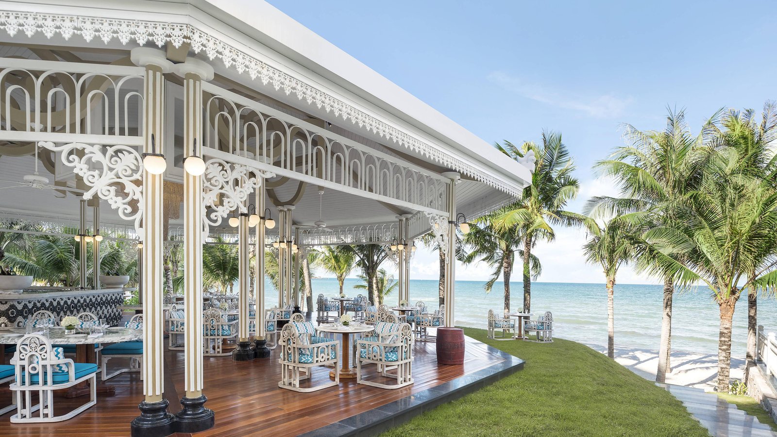 JW Marriott Phu Quoc Emerald Bay Resort & Spa, at the table