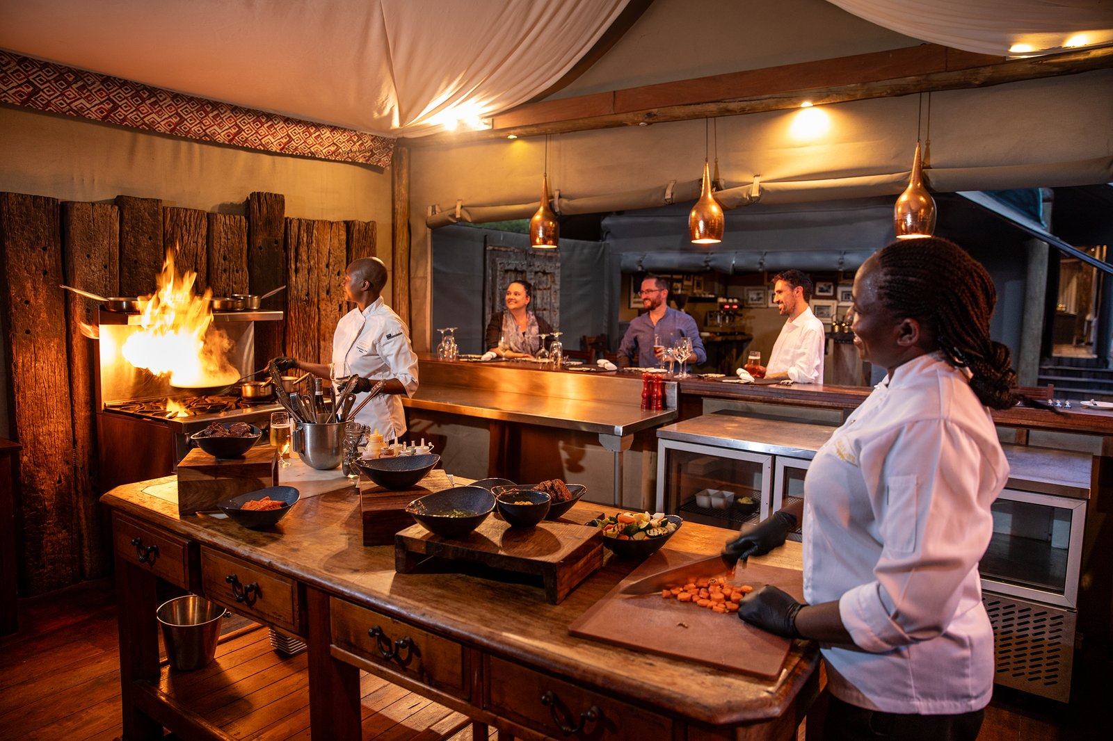 Duba Plains Camp, eat & drink