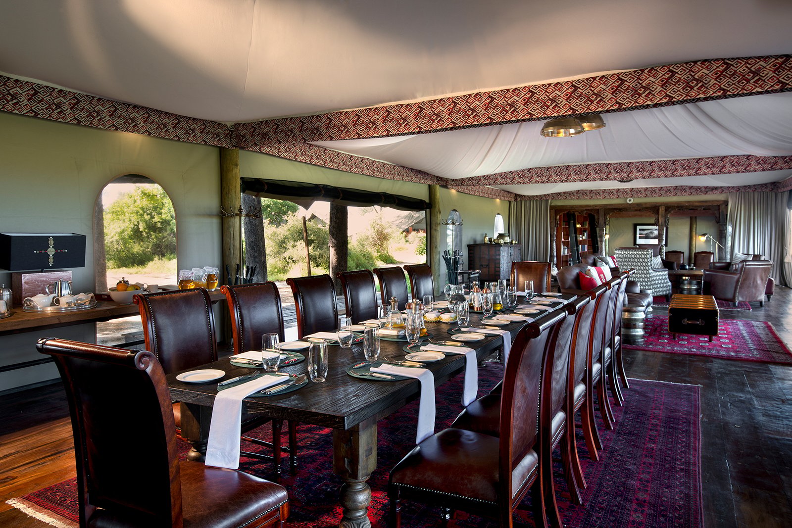 Duba Plains Camp, eat & drink