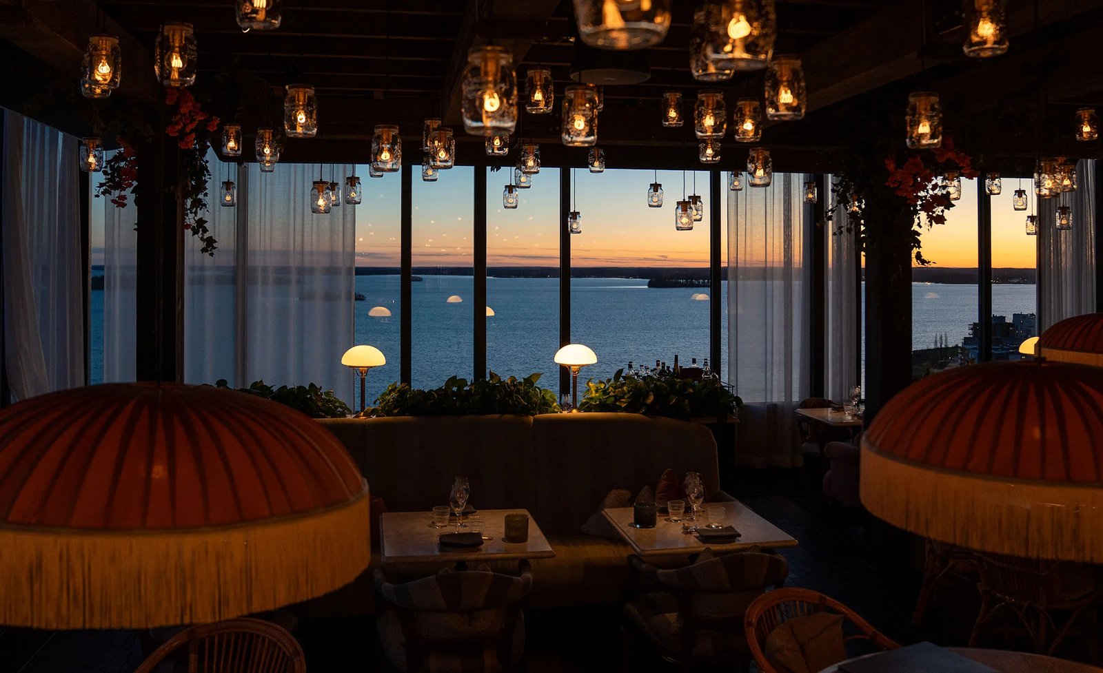 Steam Hotel, at the table