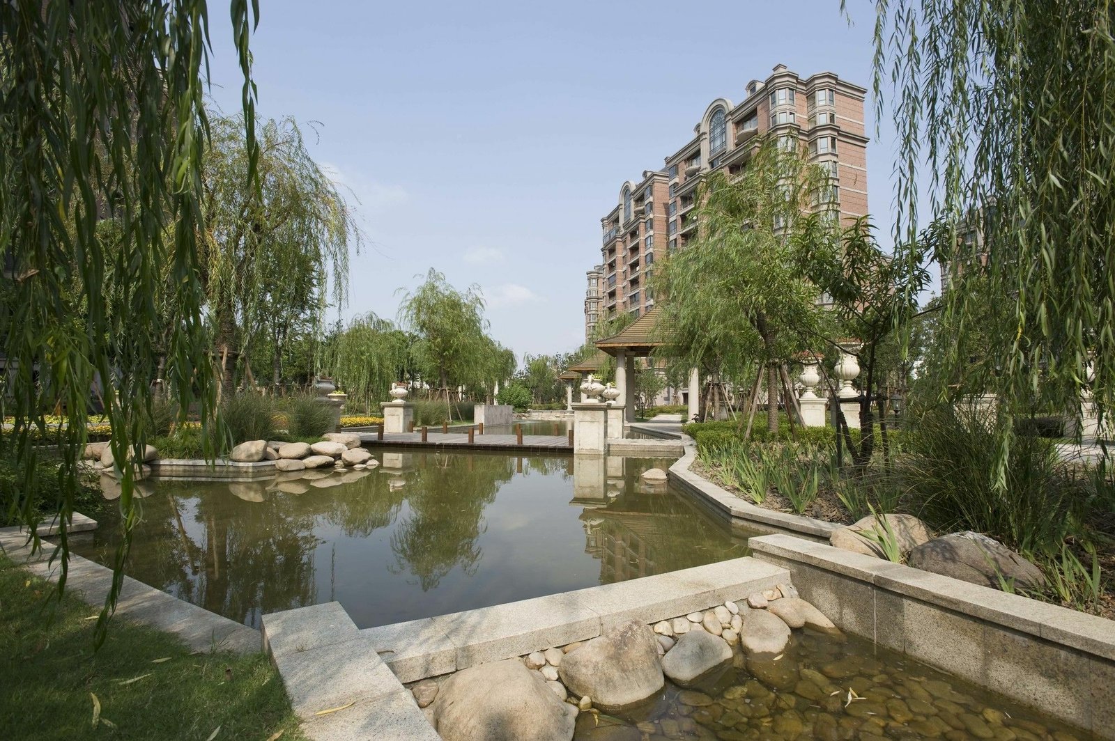 Lanson Place Jin Qiao Service Residences, vibe
