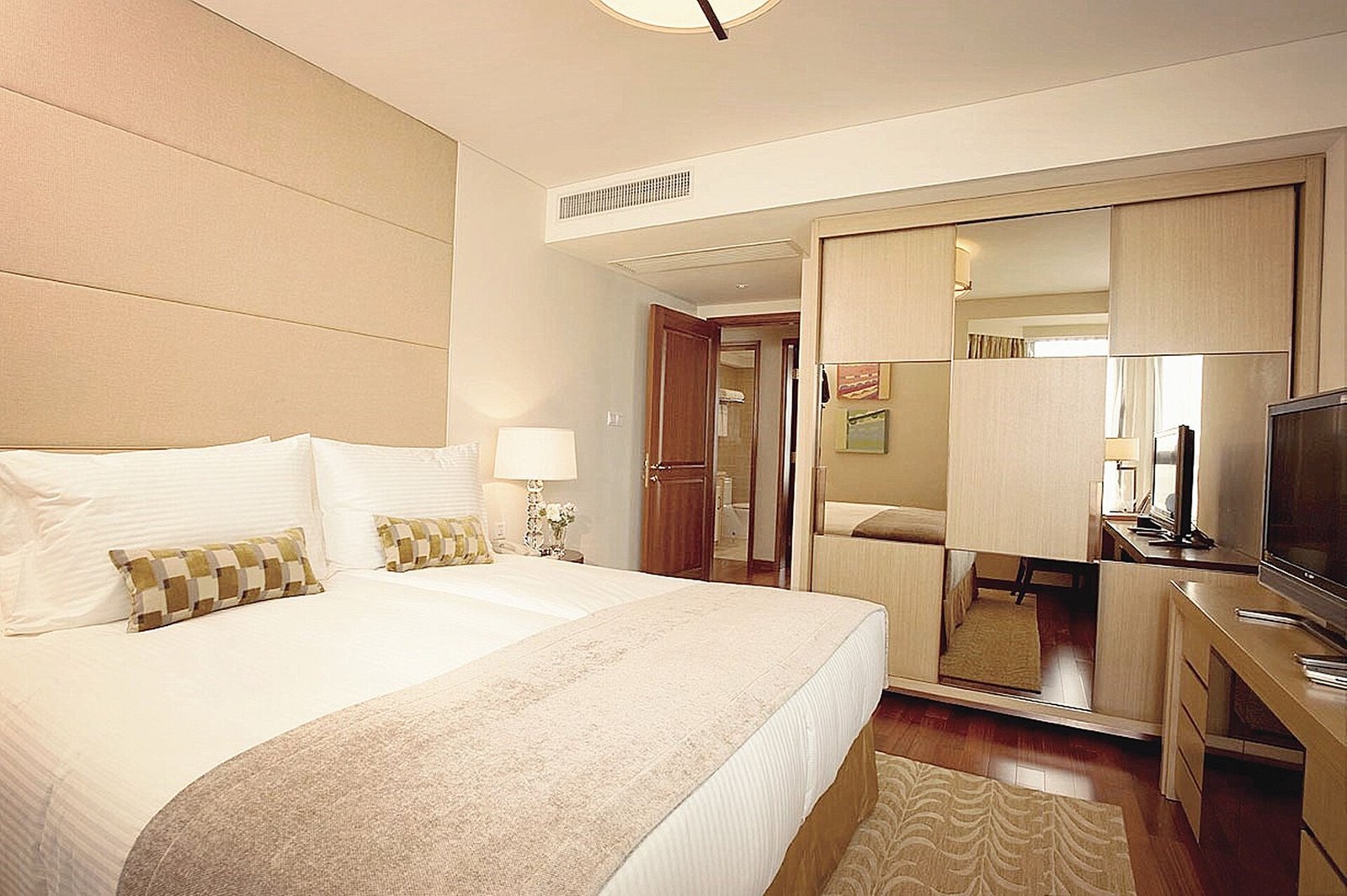 Lanson Place Jin Qiao Service Residences, rooms