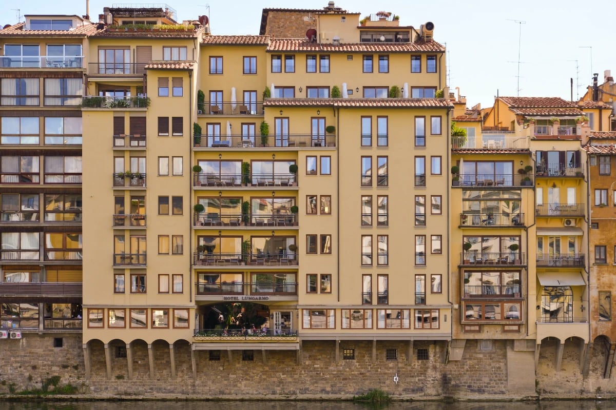 Hotel Lungarno — backstory