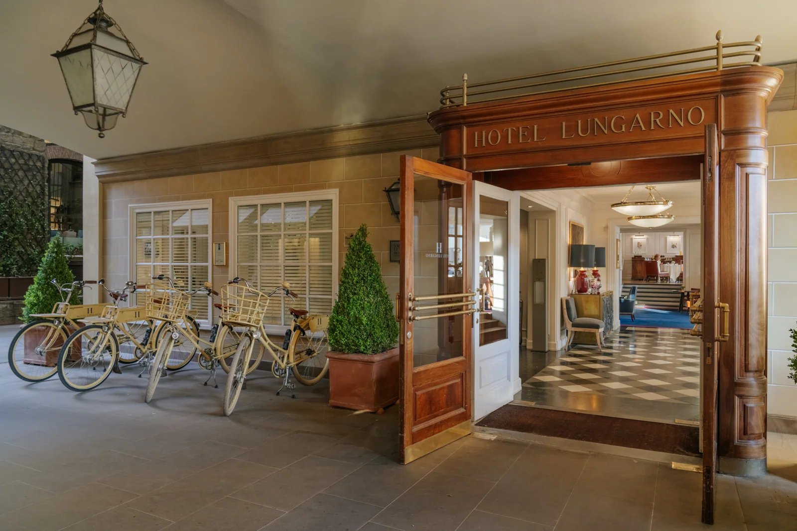 Hotel Lungarno — backstory