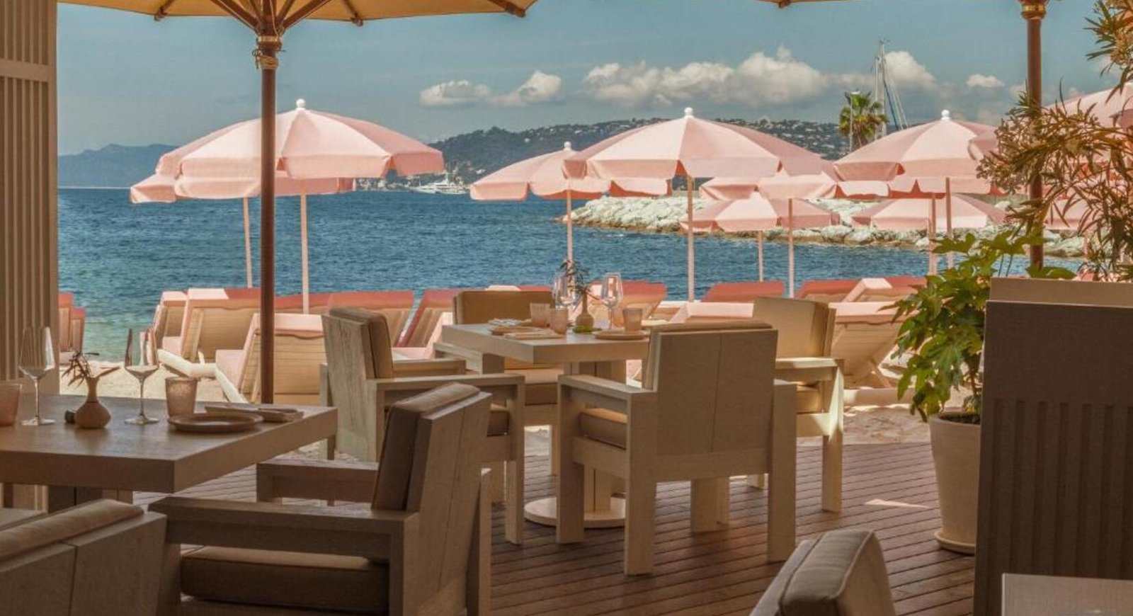 Cap d'Antibes Beach Hotel, baba restaurant & beach bar