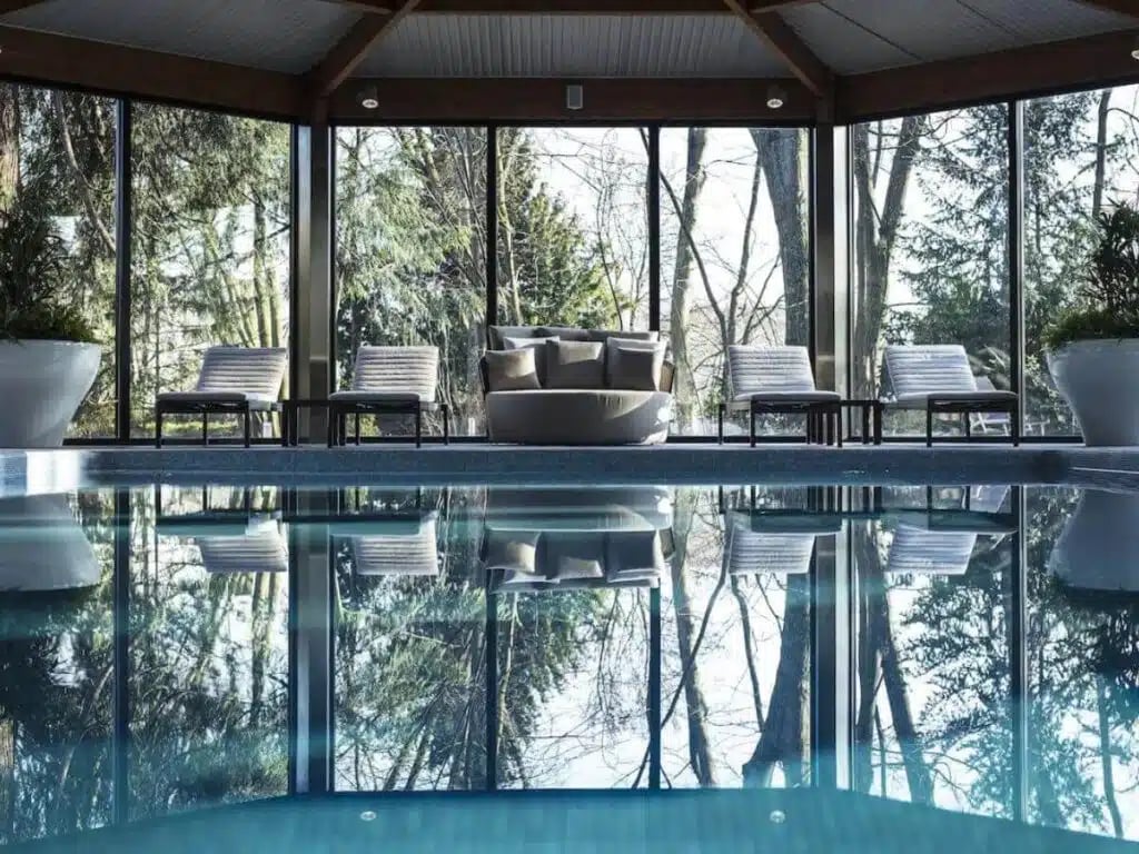 Hôtel L' Assiette Champenoise, the pool