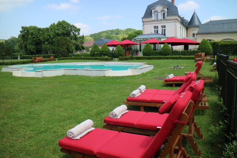 Château de Courcelles, the pool