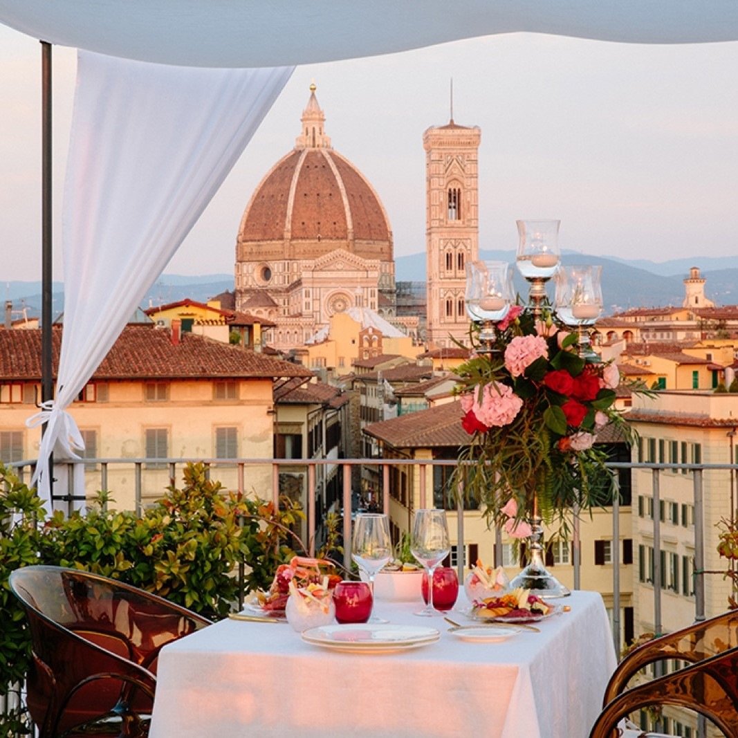 Grand Hotel Minerva, at the table