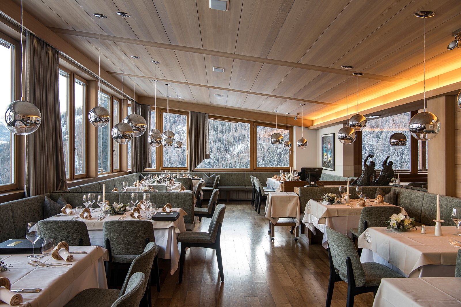 Hotel Cappella, at the table