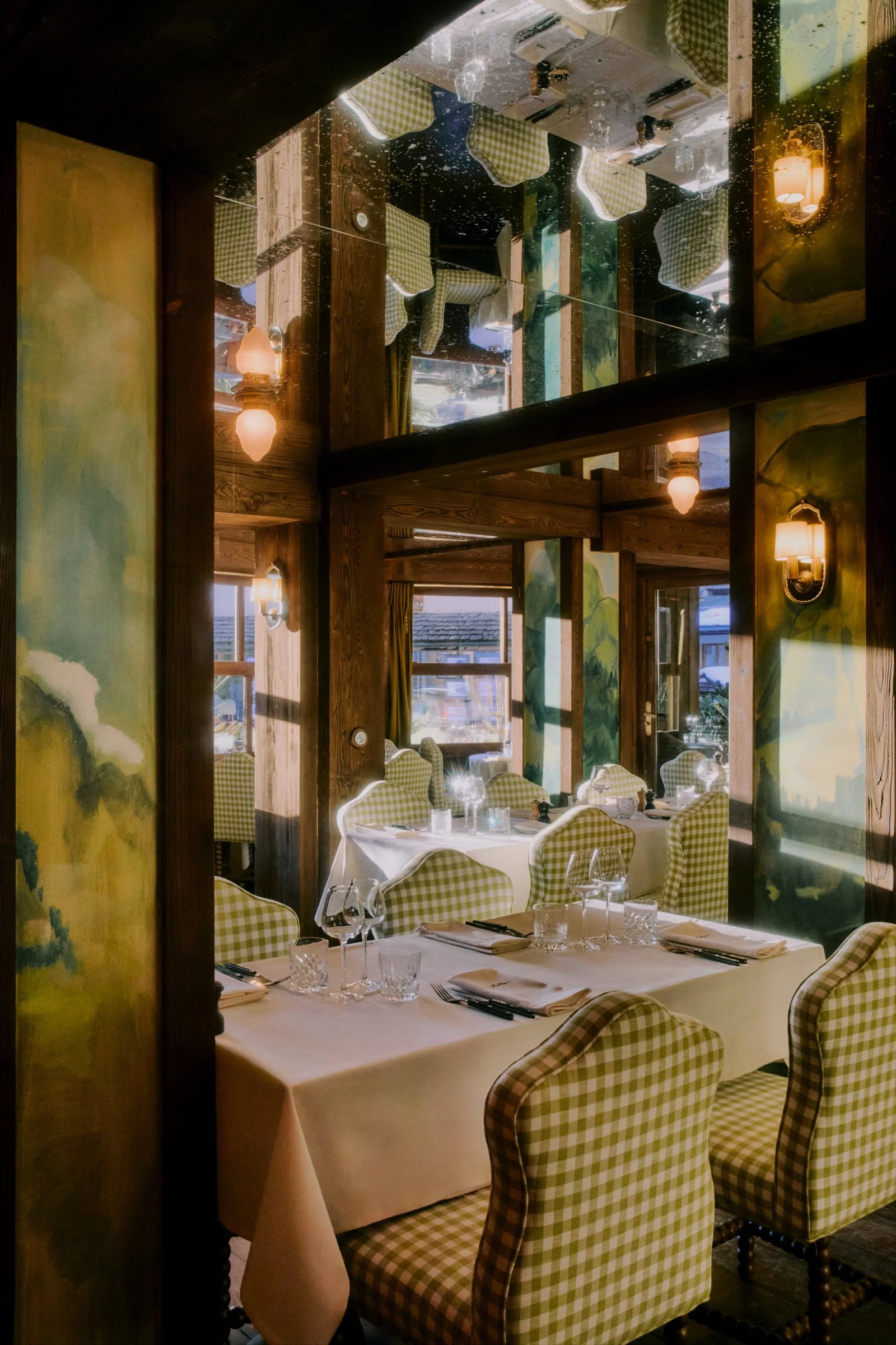 Hôtel Saint-Georges, at the table