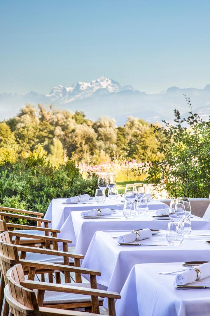 Jiva Hill Resort, at the table