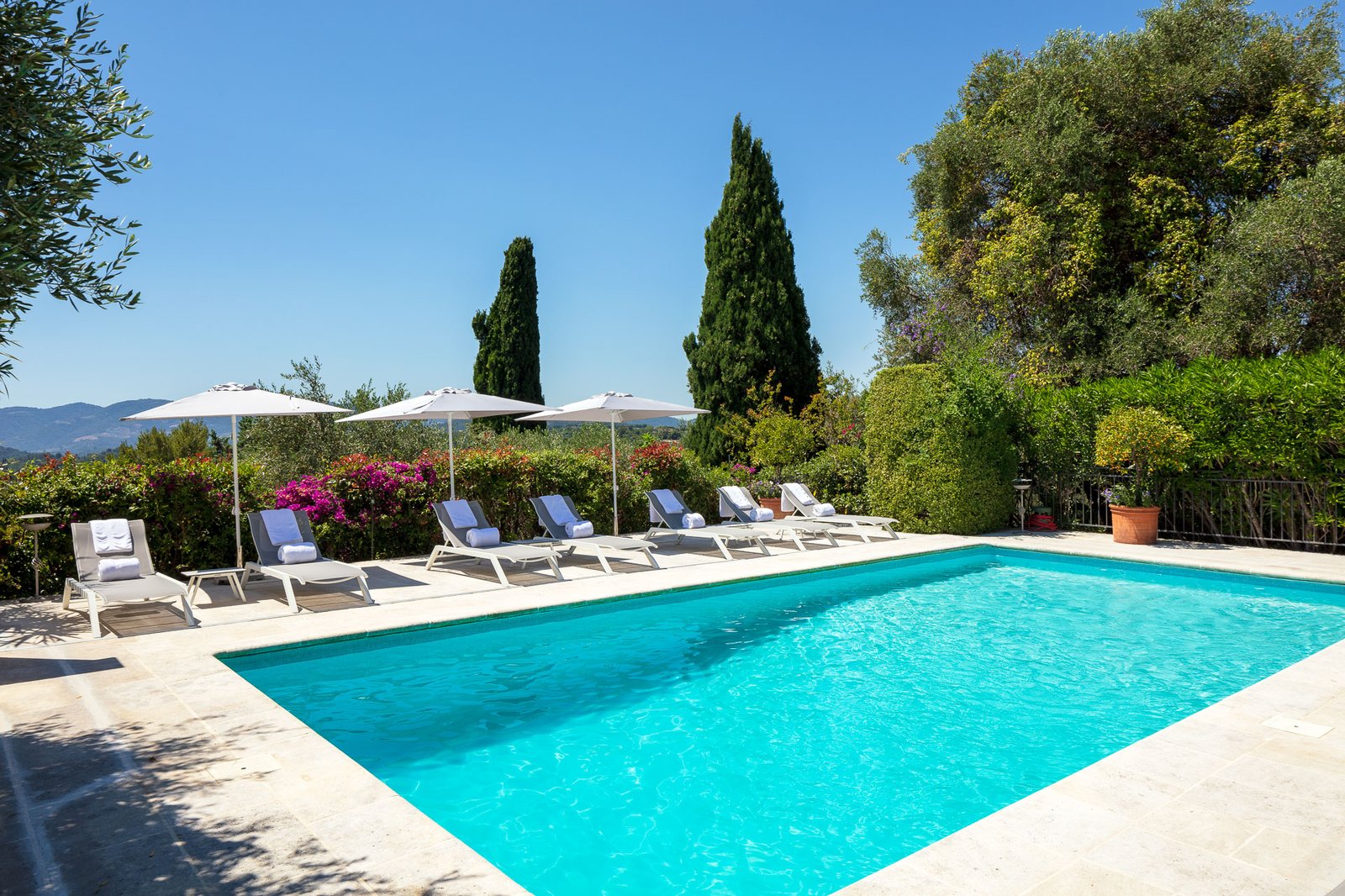 La Bastide Saint-Antoine, the pool