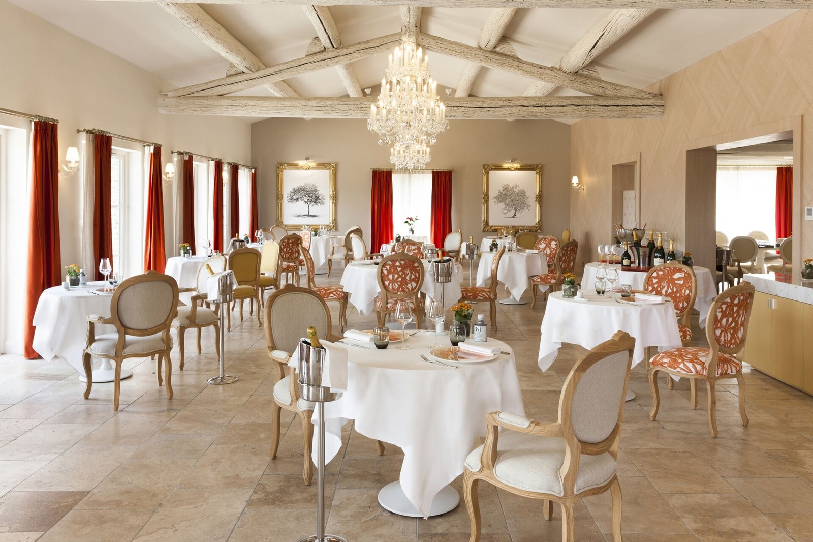 Le Mas des Herbes Blanches, at the table