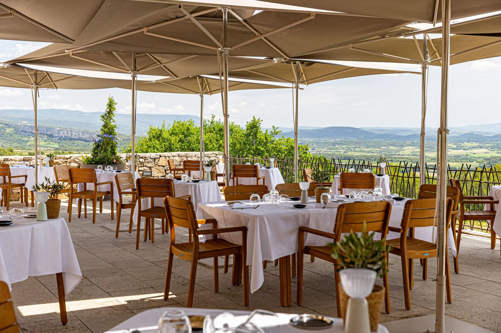 Le Mas des Herbes Blanches, at the table