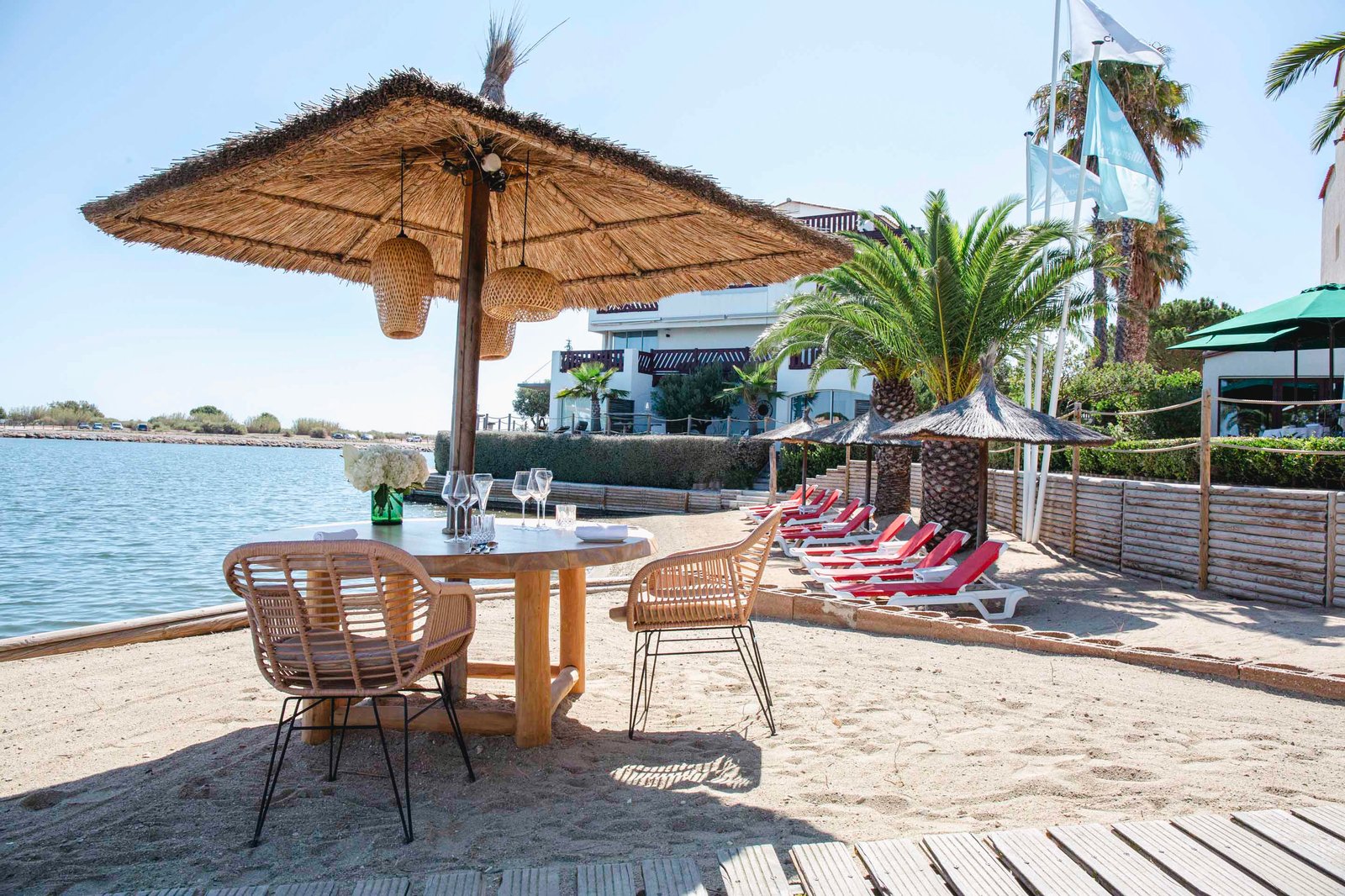 Hôtel Ile de la Lagune - Thalasso spa Saint-Cyprien, at the table