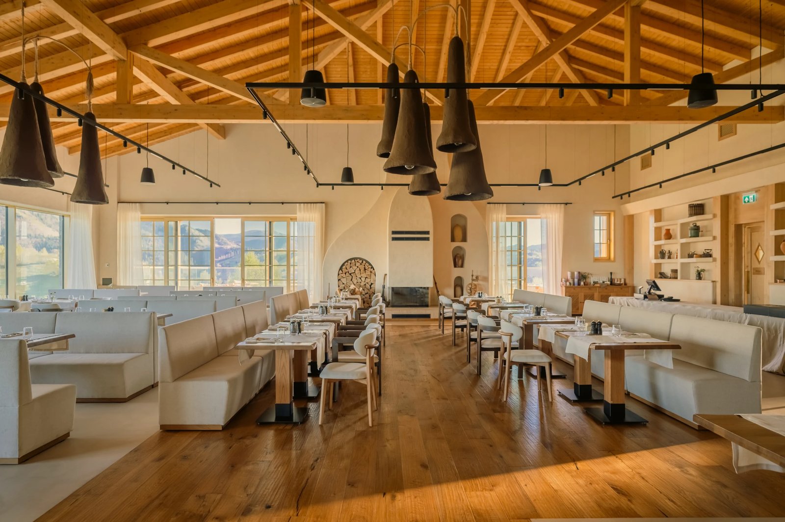 Matca Hotel, at the table