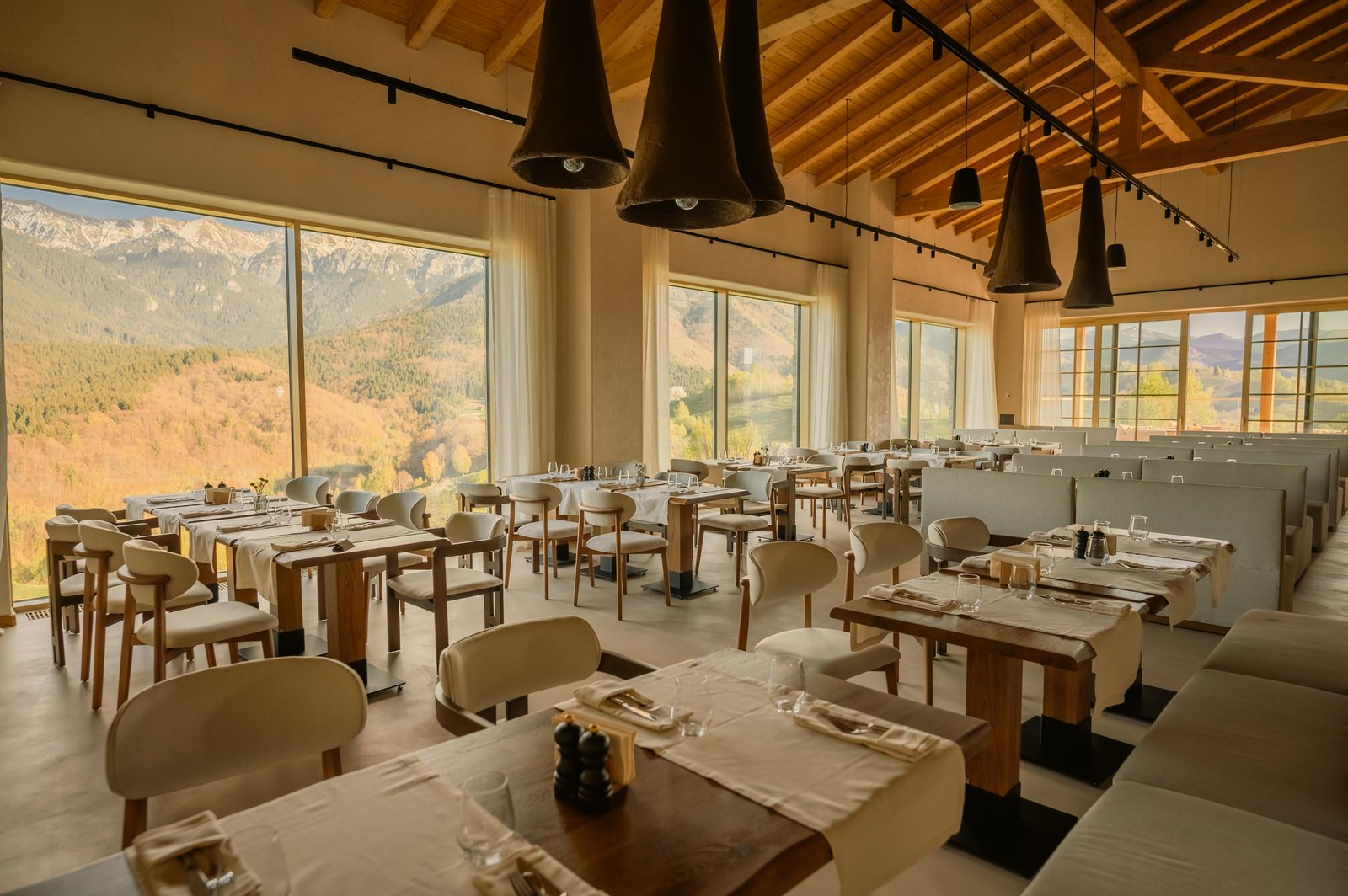 Matca Hotel, at the table