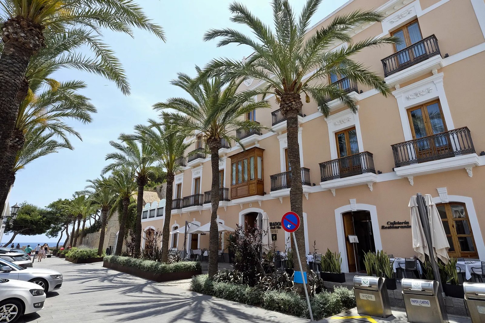 Hotel Mirador de Dalt Vila, eat & drink