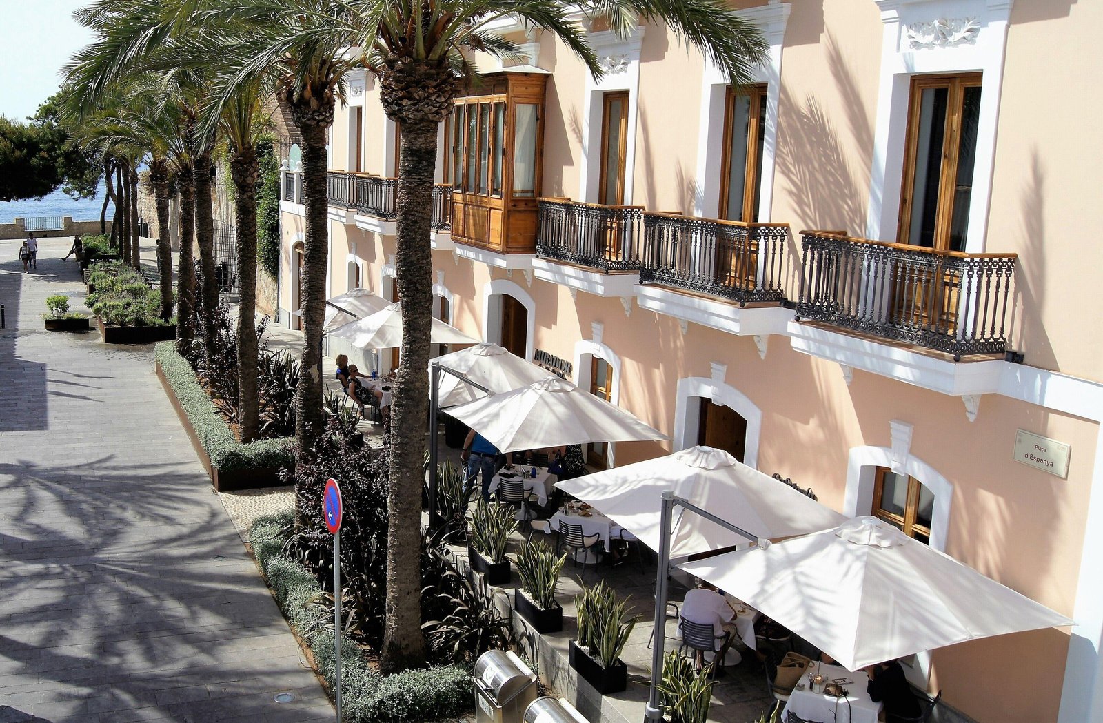 Hotel Mirador de Dalt Vila, eat & drink