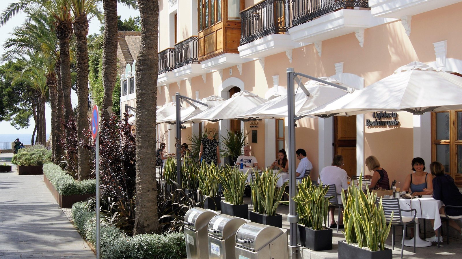 Hotel Mirador de Dalt Vila, eat & drink