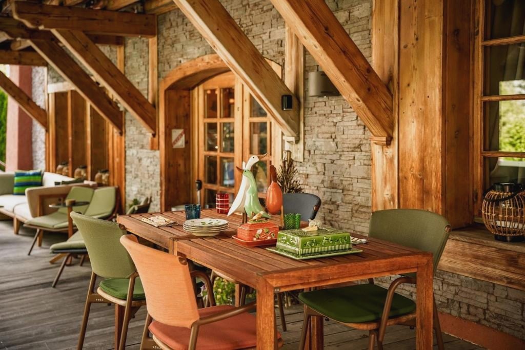 Megève Bois - Relais & Châteaux, at the table