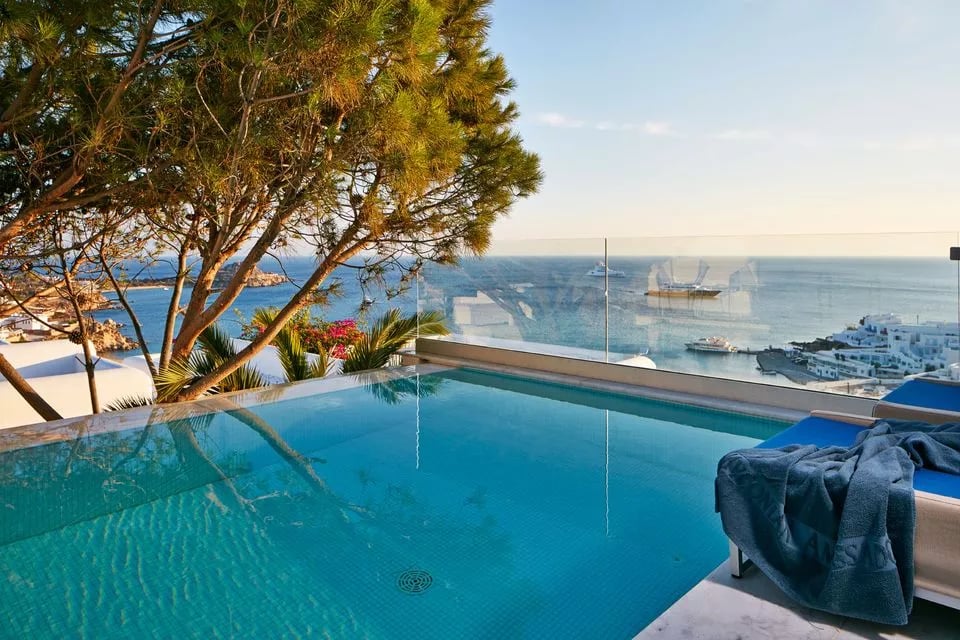 Myconian Ambassador, rooms