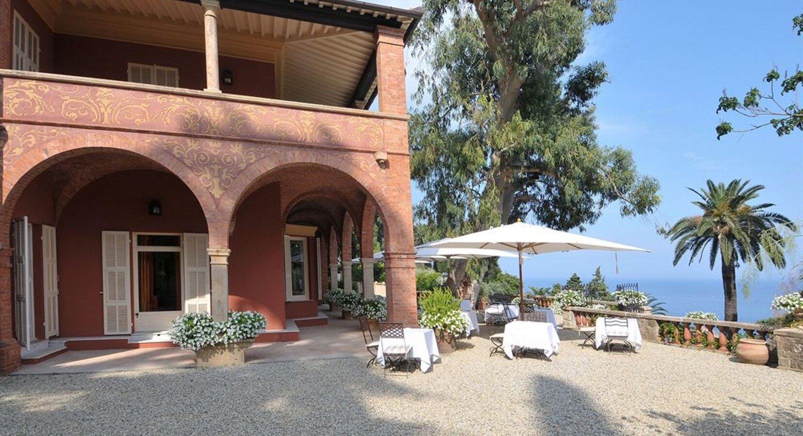 Villa della Pergola, at the table