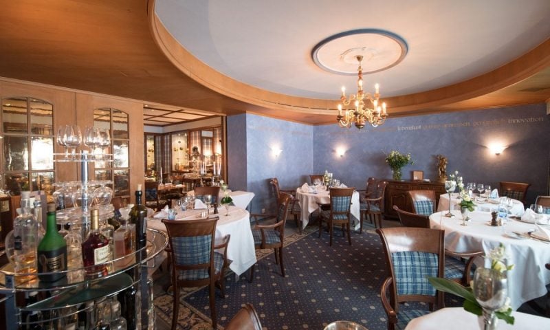 Waldhotel Doldenhorn, at the table