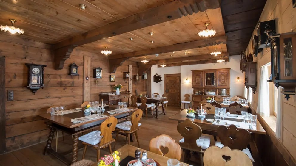 Waldhotel Doldenhorn, at the table