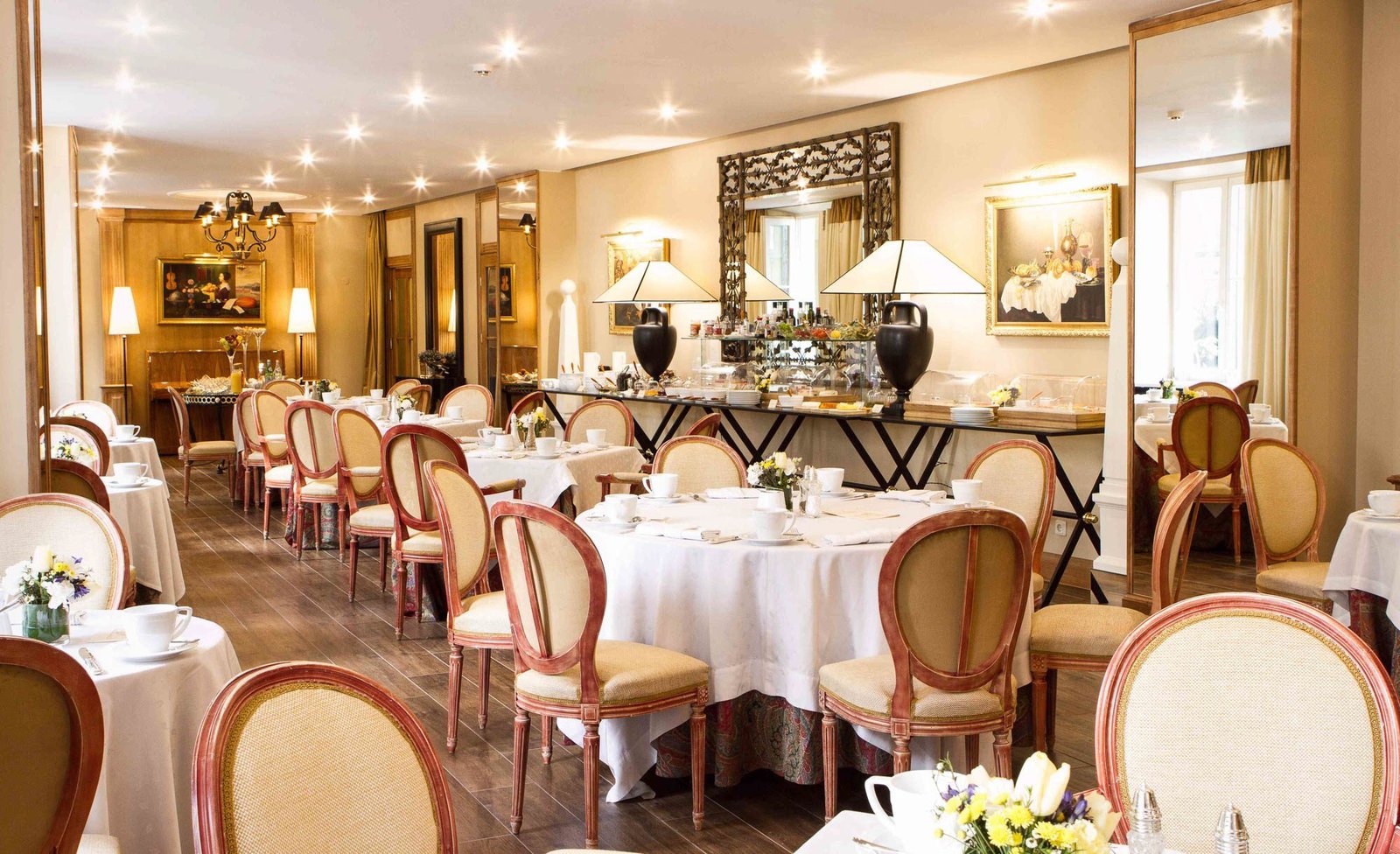 Stikliai Hotel, at the table
