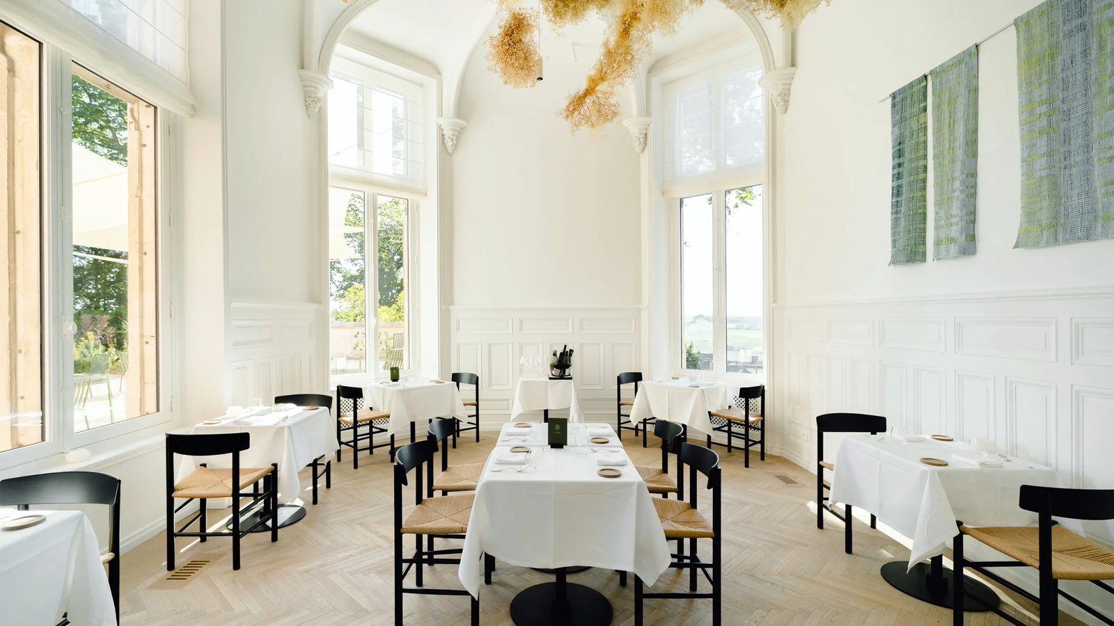 Les Hauts de Sancerre, at the table