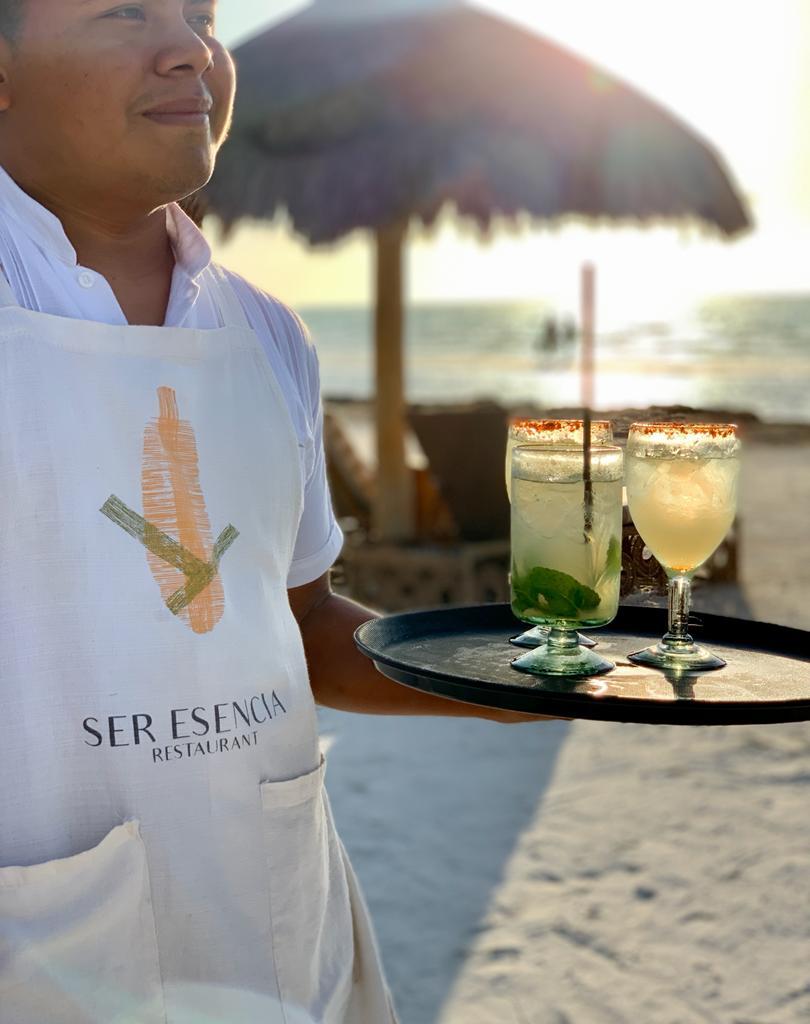 Ser Casasandra Holbox, at the table